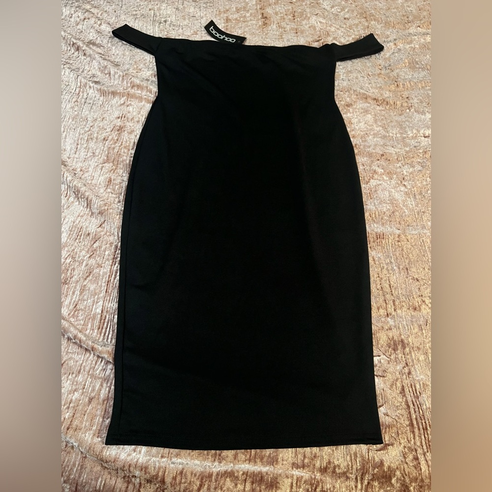 BLACK OFF SHOULDER CURVED NECKLINE MIDI DRESS. Size 12. Boohoo brand
